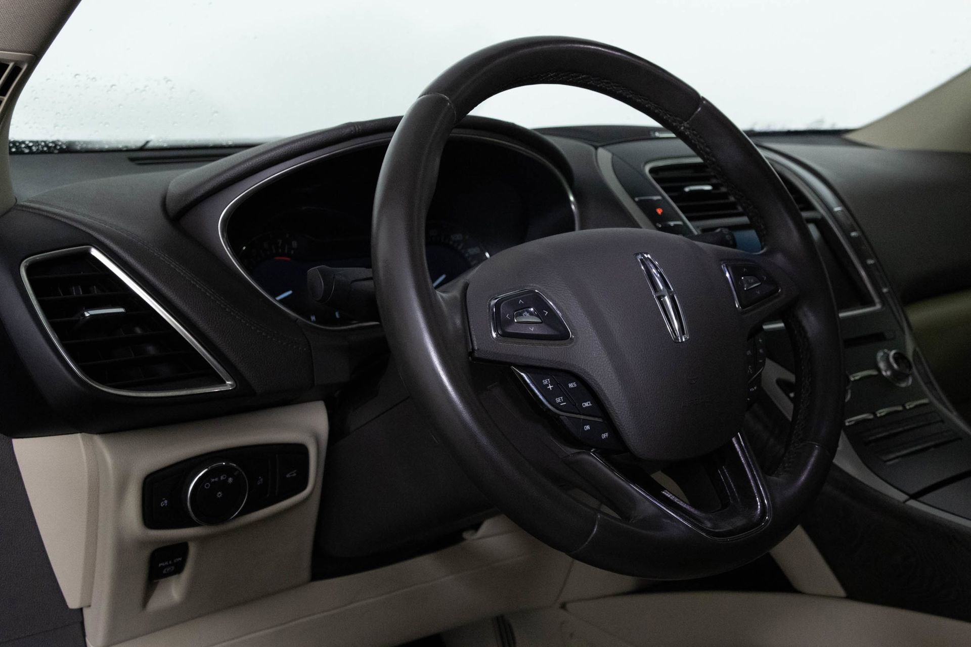 Used 2017 Lincoln MKX Reserve image 32