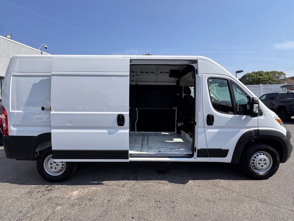 Used 2026 RAM ProMaster 2500 w/ Convenience Group FWD image 9