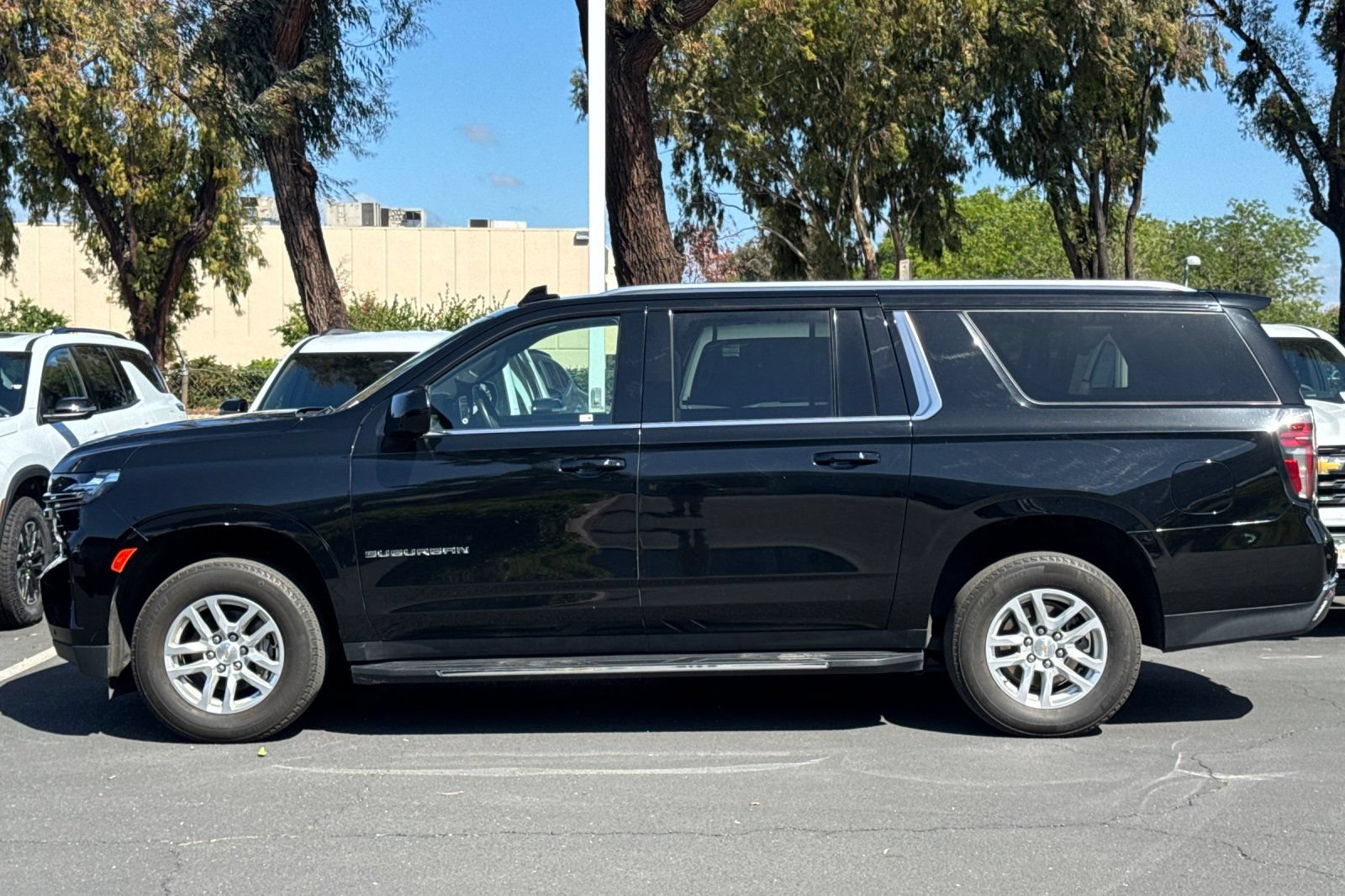 Used 2024 Chevrolet Suburban LT AWD/4WD image 8