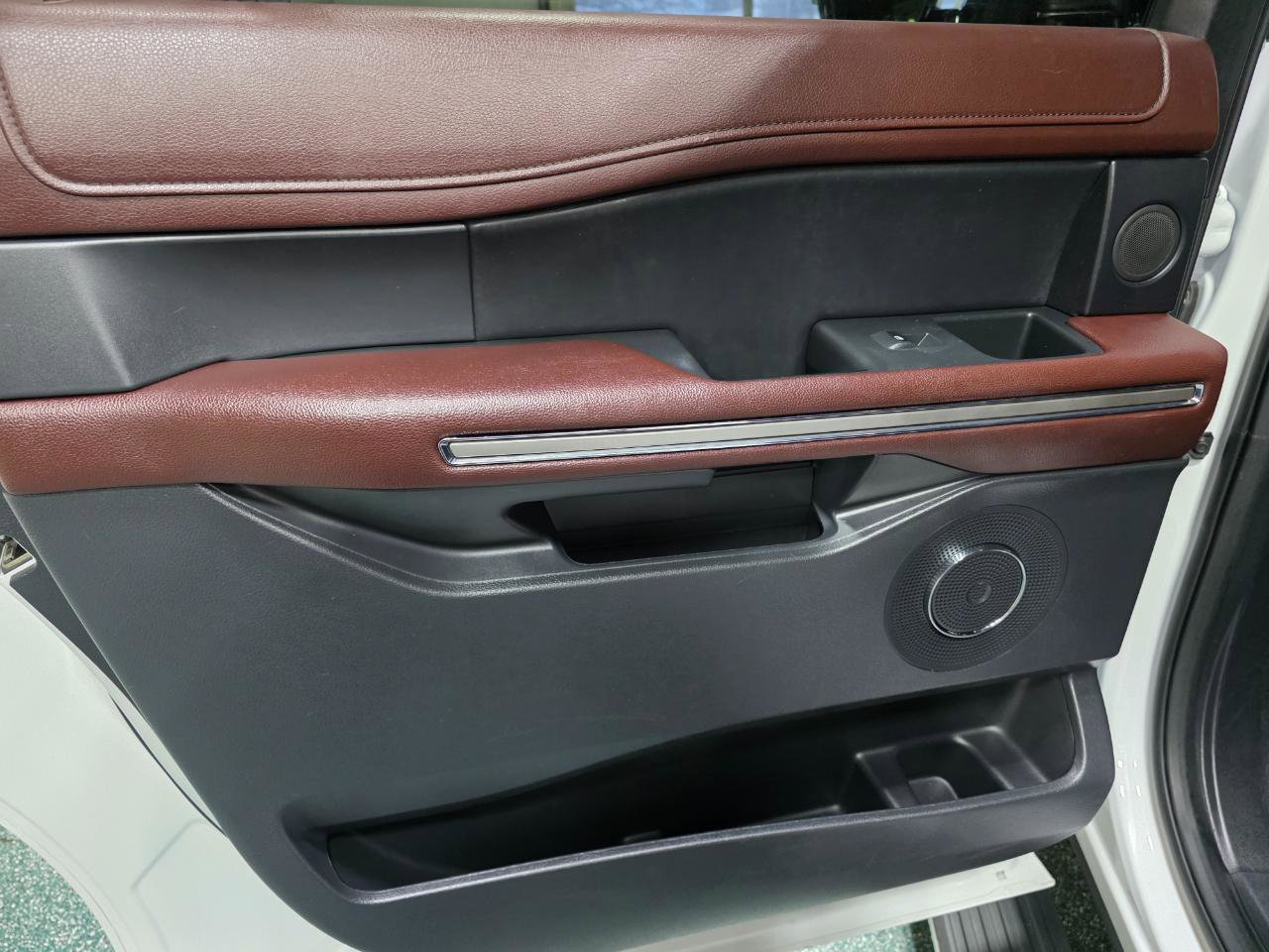 Used 2024 Ford Expedition Max Limited image 19