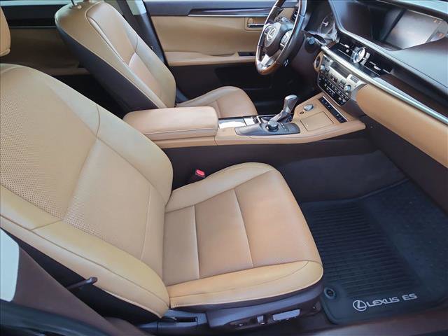 Used 2016 Lexus ES 350 w/ Premium Package w/Wood Trim FWD image 21