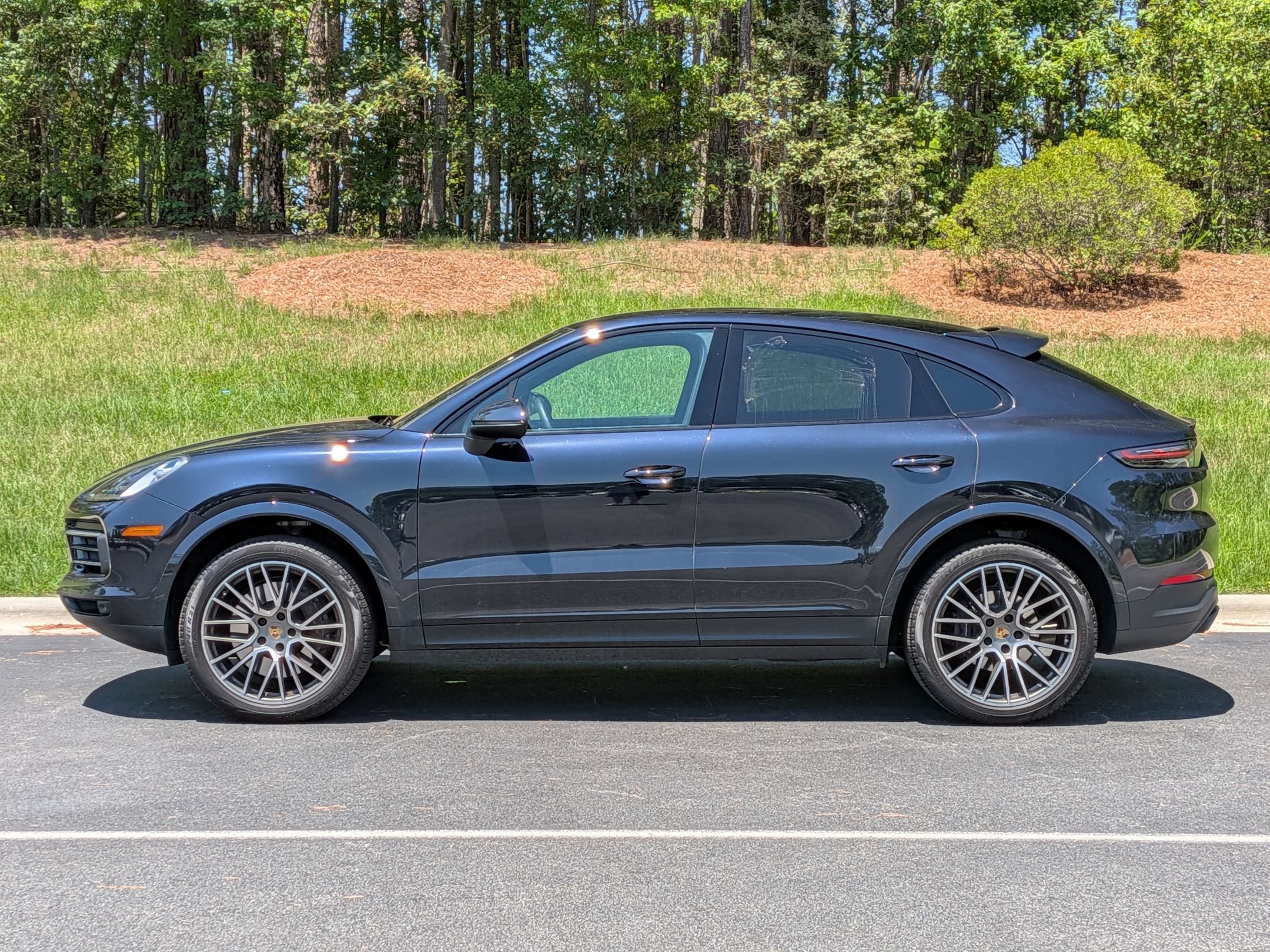 Certified 2023 Porsche Cayenne Platinum Edition AWD/4WD image 2