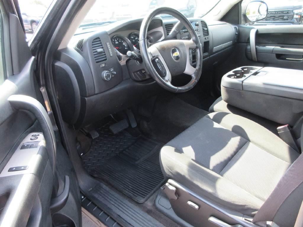 Used 2011 Chevrolet Silverado 1500 LT w/ Interior Plus Package AWD/4WD image 13