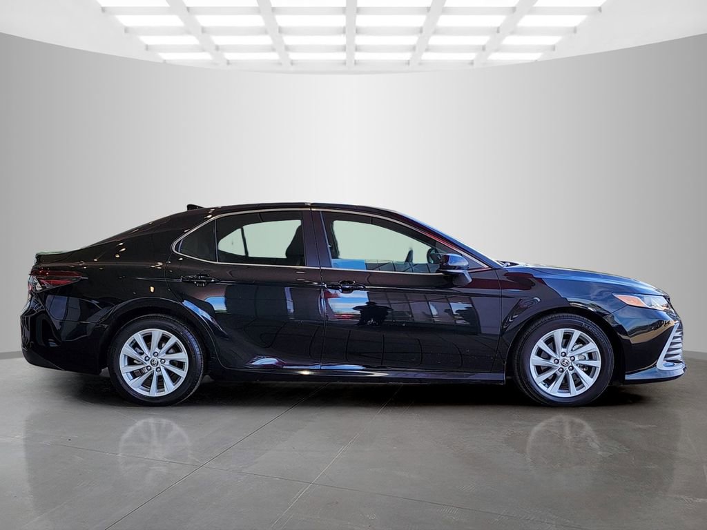Used 2023 Toyota Camry LE image 3