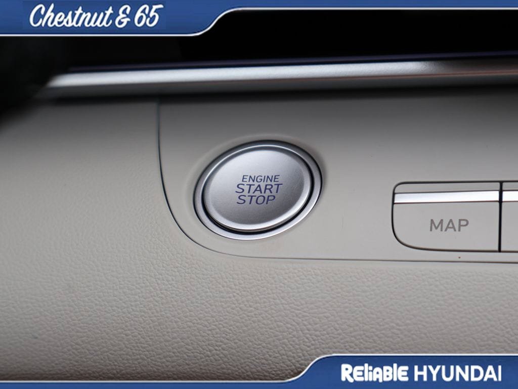 Certified 2025 Hyundai Elantra Limited FWD image 32