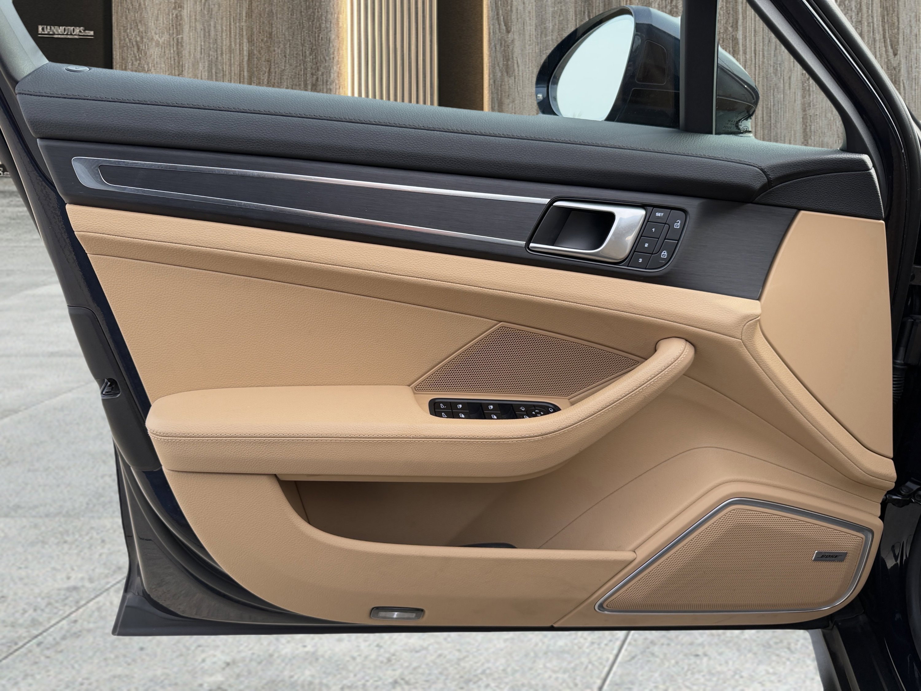 Used 2023 Porsche Panamera 4 Platinum Edition image 32