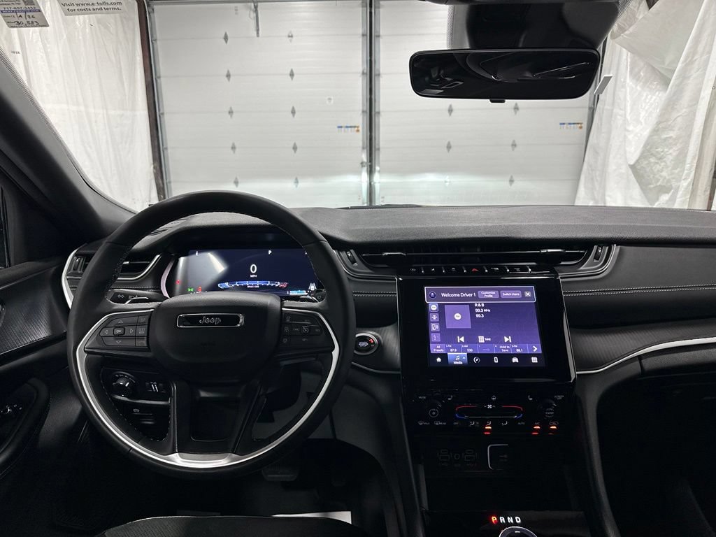 Used 2025 Jeep Grand Cherokee Altitude AWD/4WD image 14