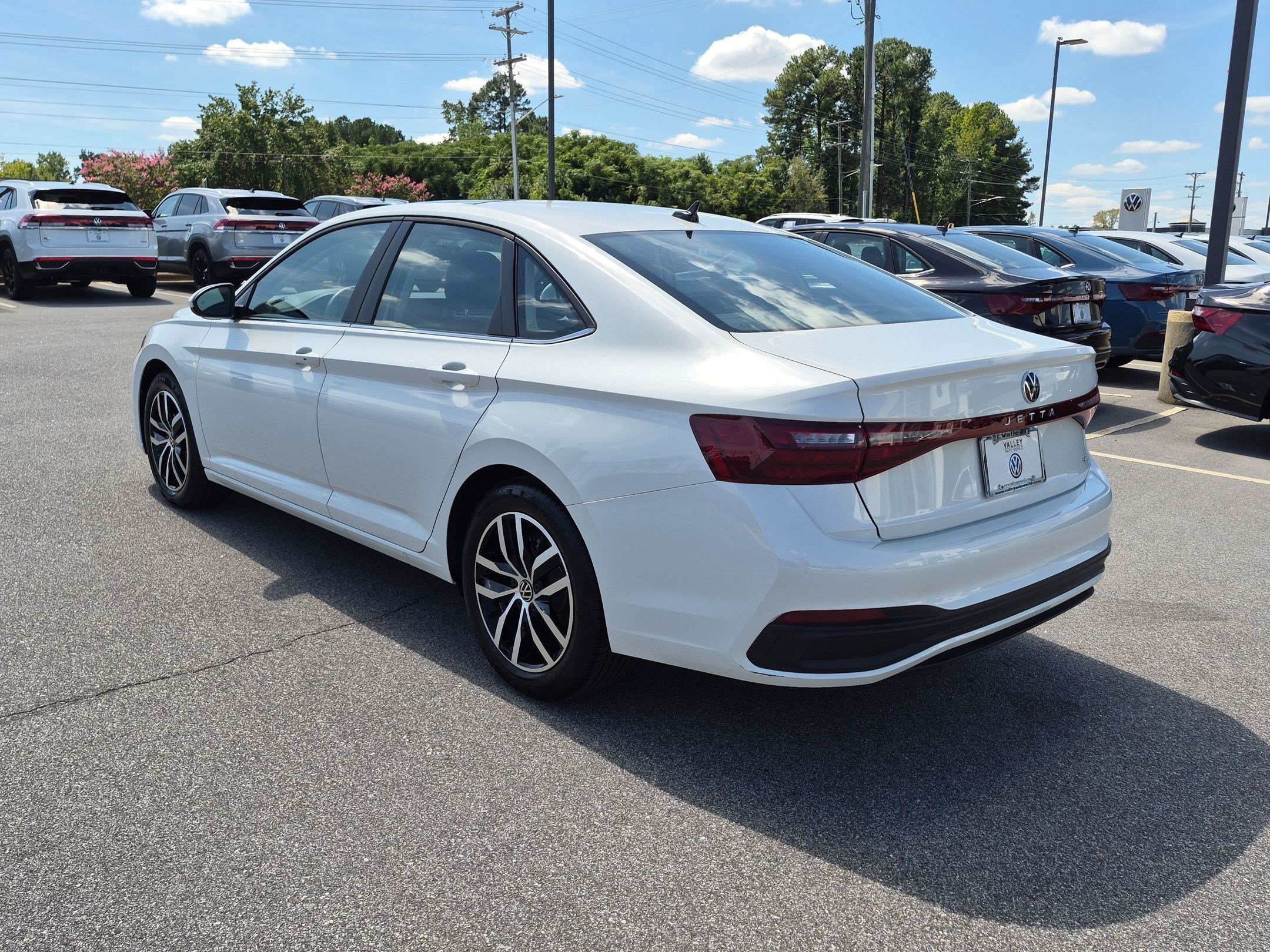Used 2026 Volkswagen Jetta SE FWD image 5