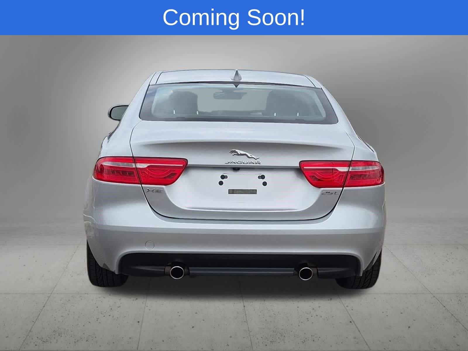 Used 2017 Jaguar XE Premium RWD image 5