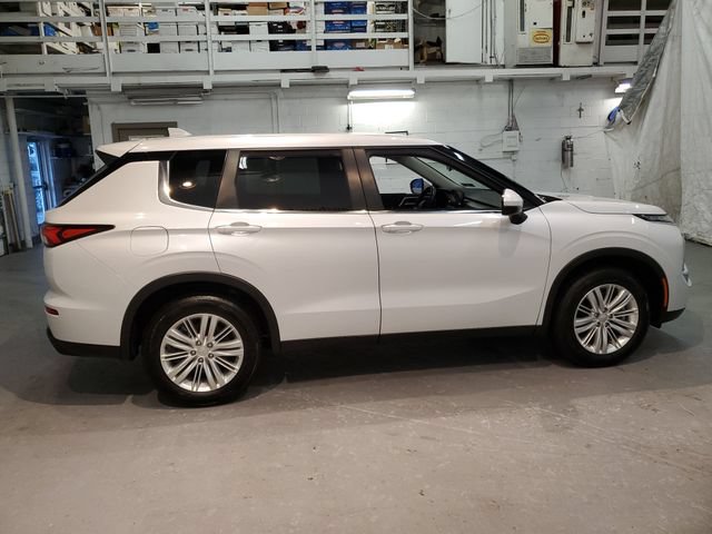 Used 2024 Mitsubishi Outlander ES AWD/4WD image 6