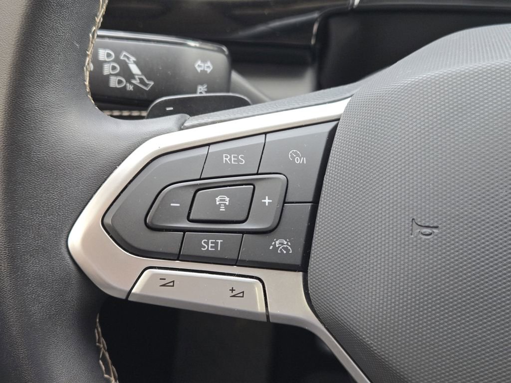 Used 2024 Volkswagen Atlas SE image 28