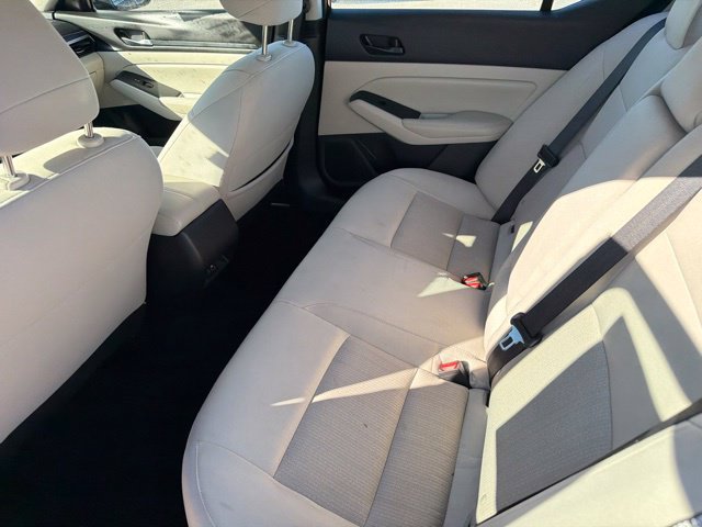 Used 2025 Nissan Altima 2.5 SV FWD image 16
