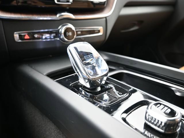 Used 2023 Volvo XC60 B5 Ultimate w/ Climate Package image 12