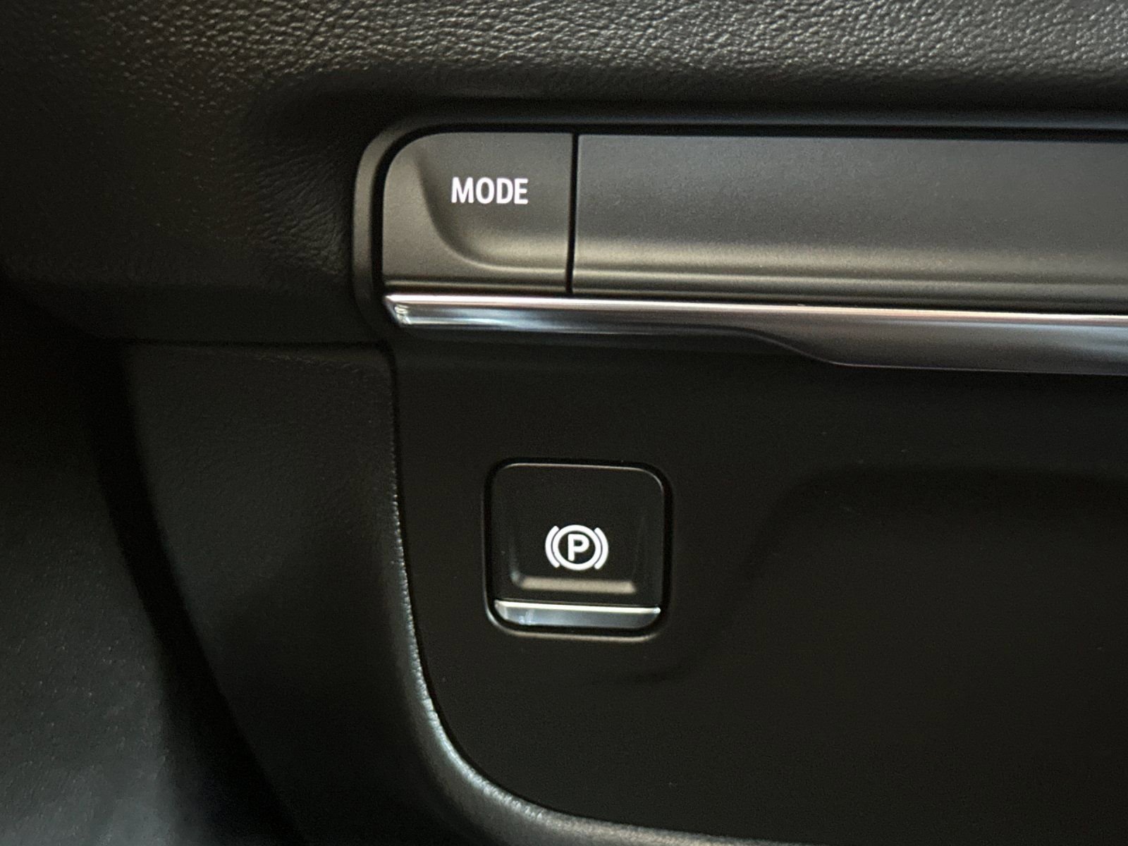 Used 2025 Cadillac Escalade ESV Luxury image 34