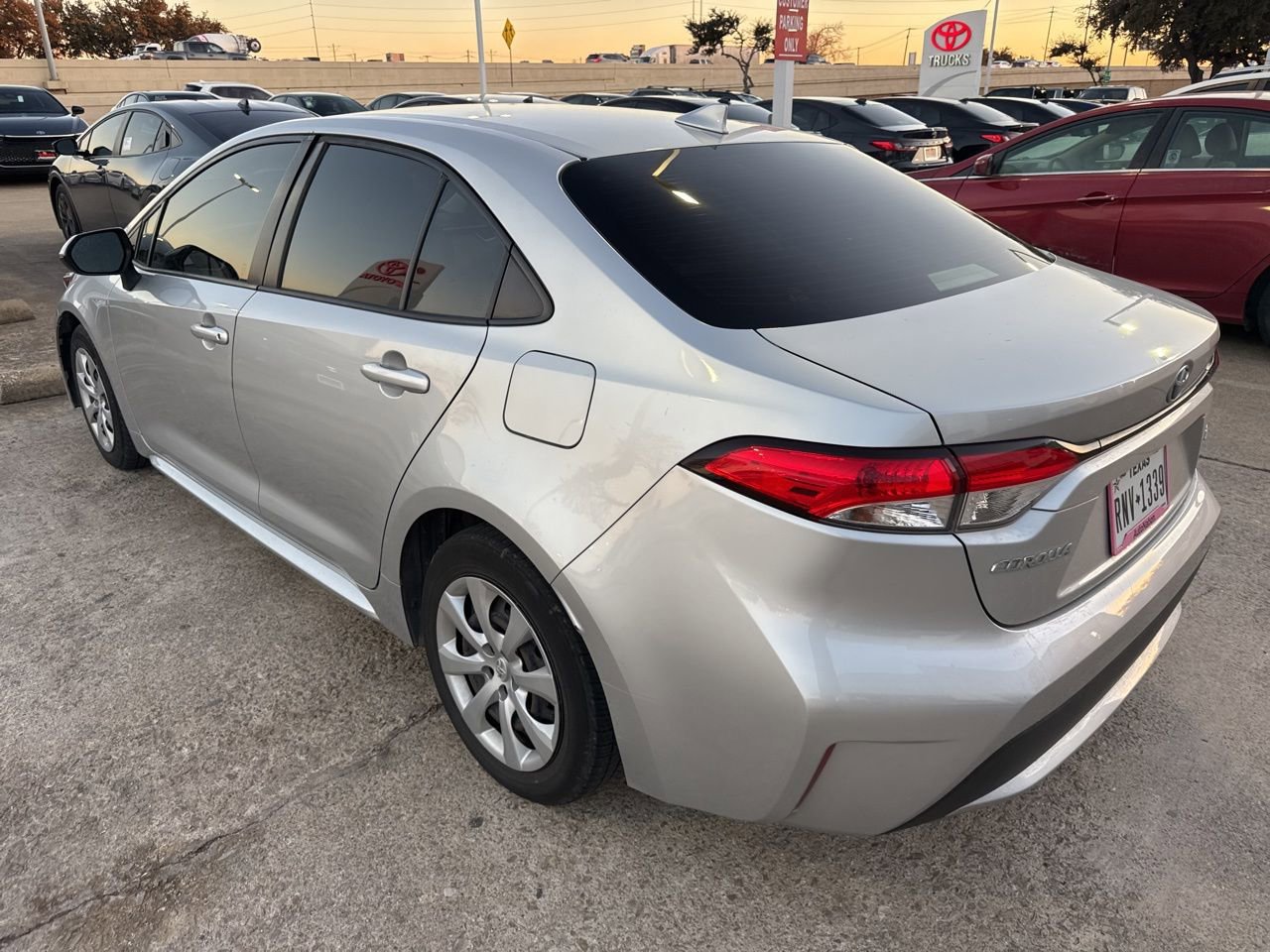 Used 2020 Toyota Corolla LE image 5
