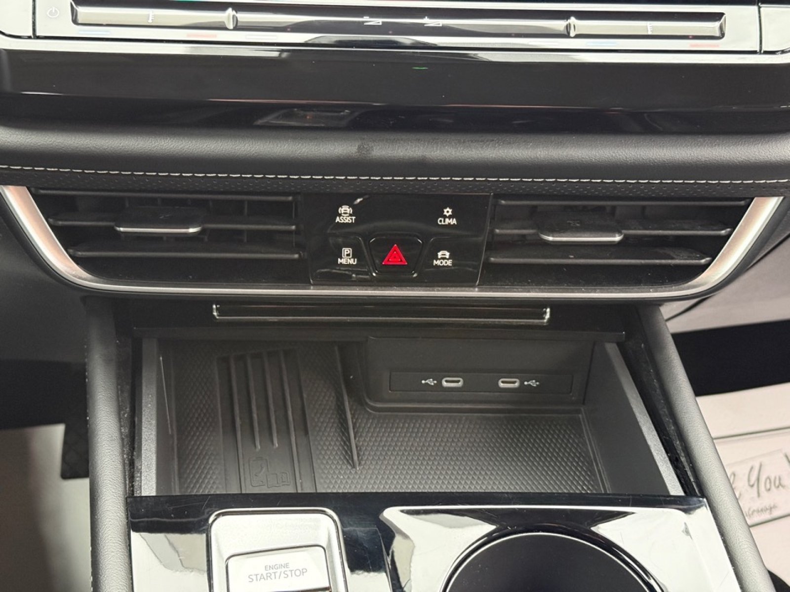 Used 2025 Volkswagen Atlas SE AWD/4WD image 35