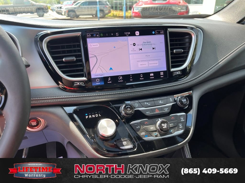 Used 2025 Chrysler Pacifica Limited FWD image 10