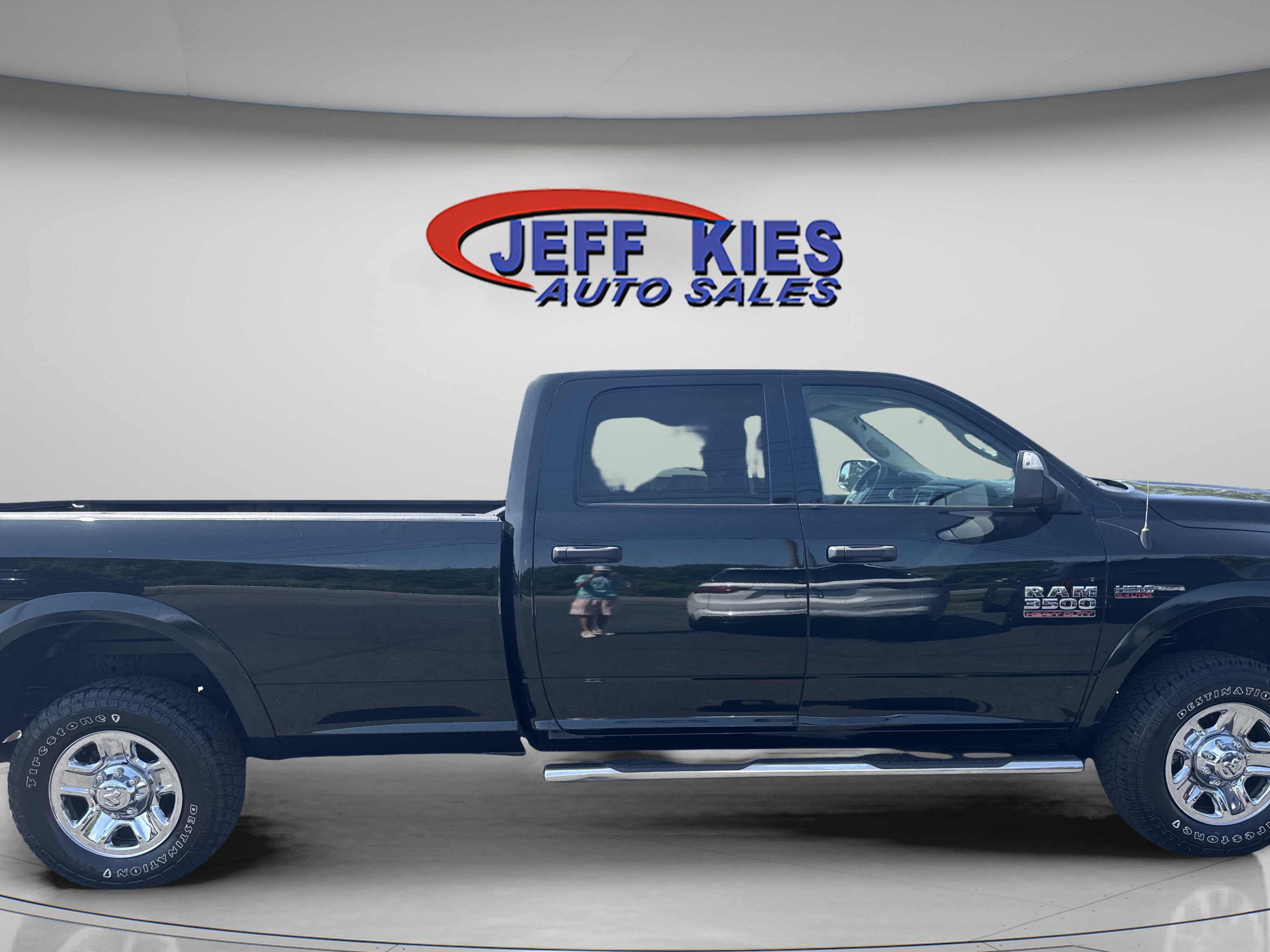 Used 2017 RAM 3500 Tradesman w/ Chrome Appearance Group AWD/4WD image 4