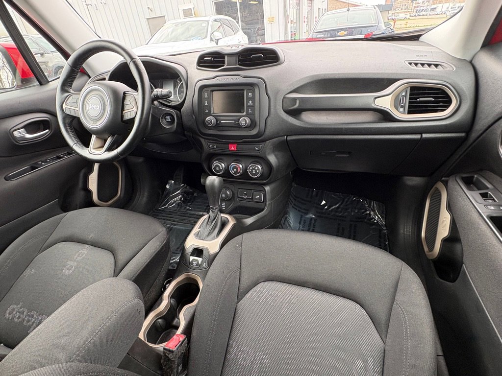 Used 2017 Jeep Renegade Latitude w/ Cold Weather Group image 18