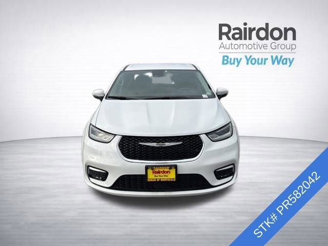 Used 2023 Chrysler Pacifica Touring-L image 2