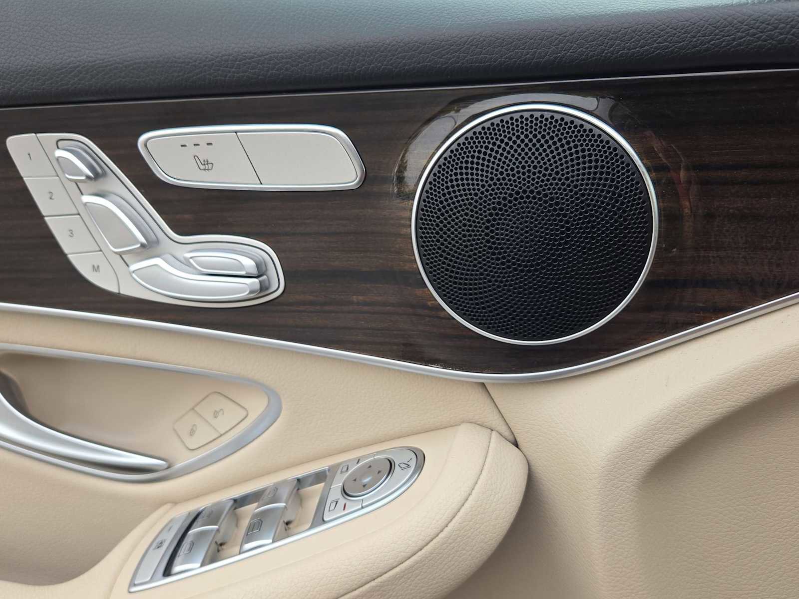 Used 2022 Mercedes-Benz GLC 300 4MATIC image 27