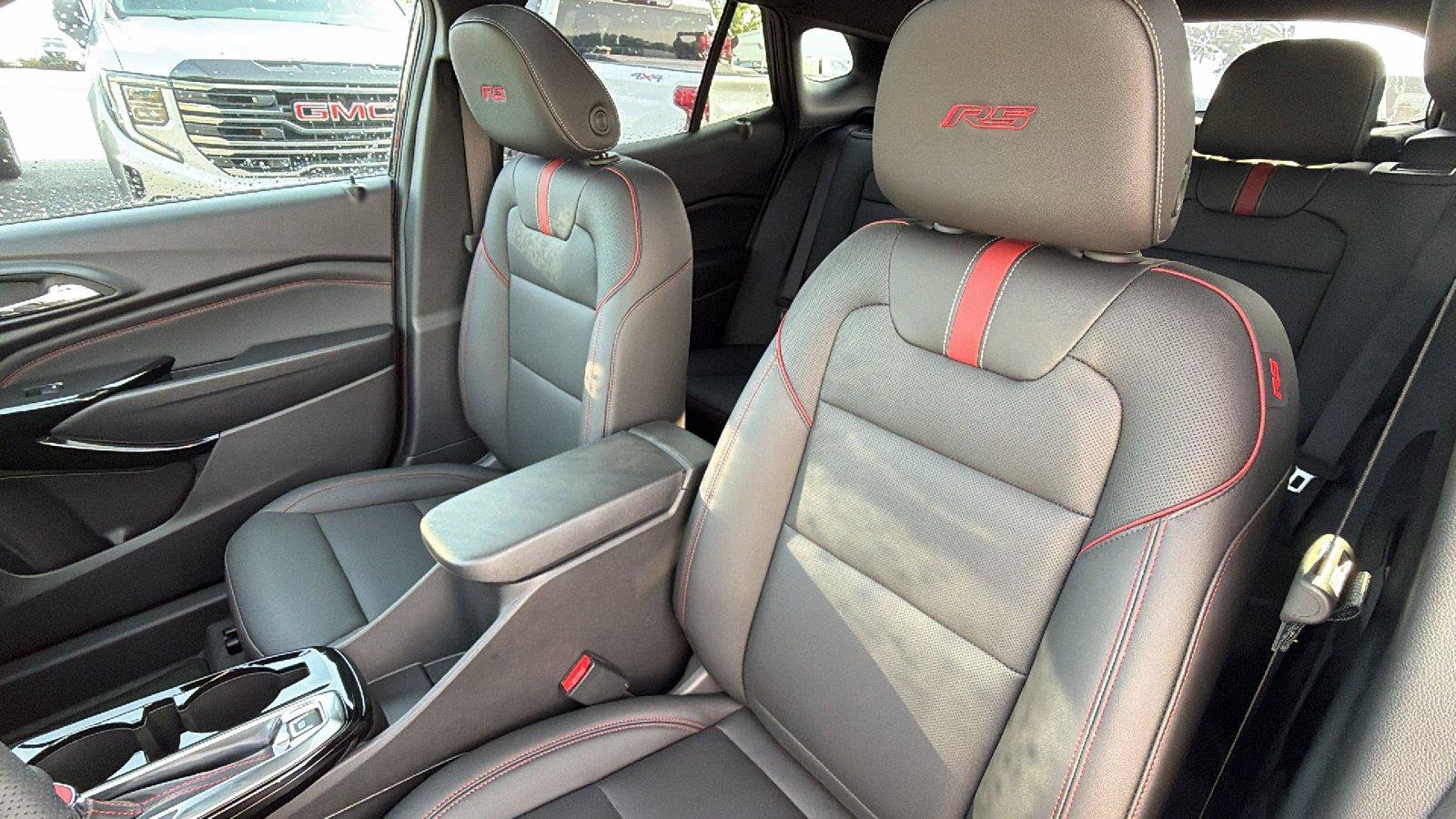 New 2026 Chevrolet Trax RS w/ Sunroof Package FWD image 6