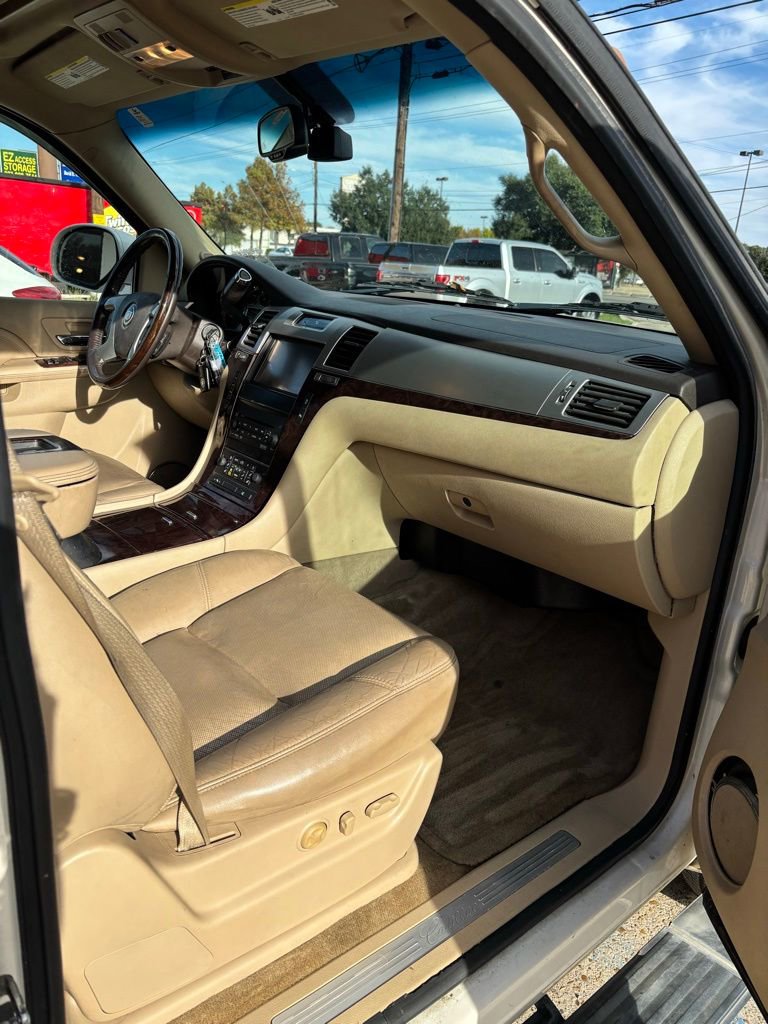 Used 2012 Cadillac Escalade ESV Luxury image 20