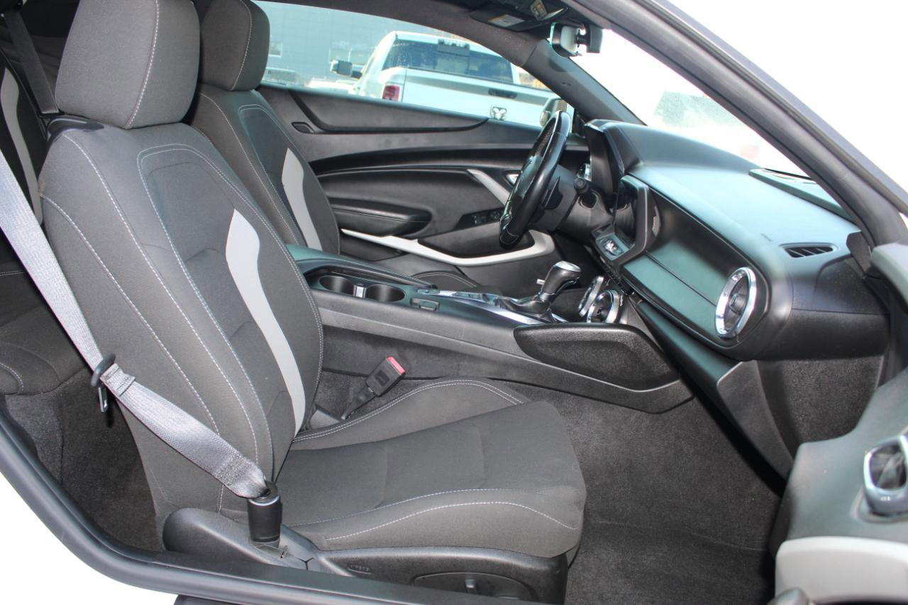 Used 2019 Chevrolet Camaro LT w/ Technology Package image 32