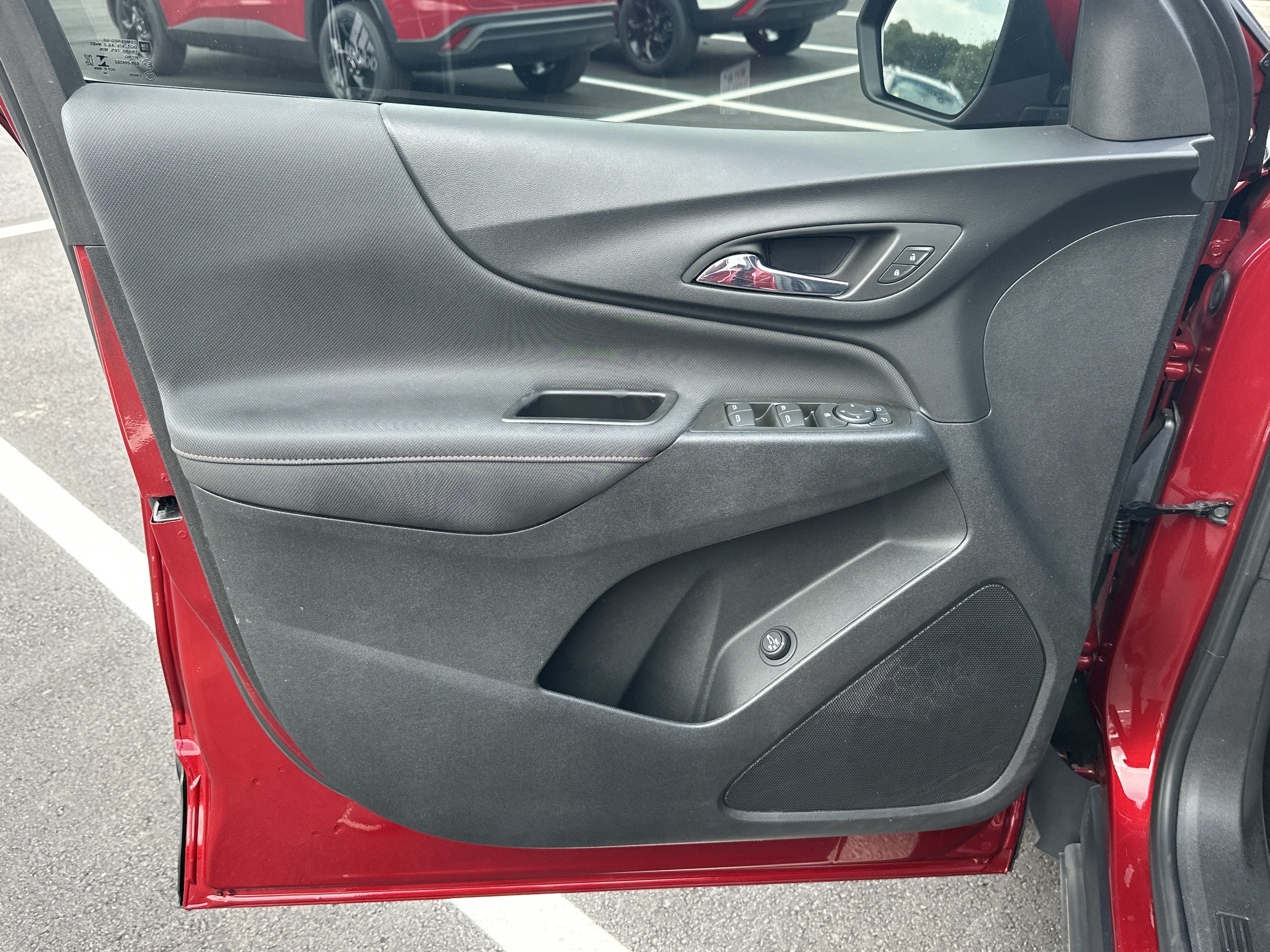 Used 2023 Chevrolet Equinox RS FWD image 11