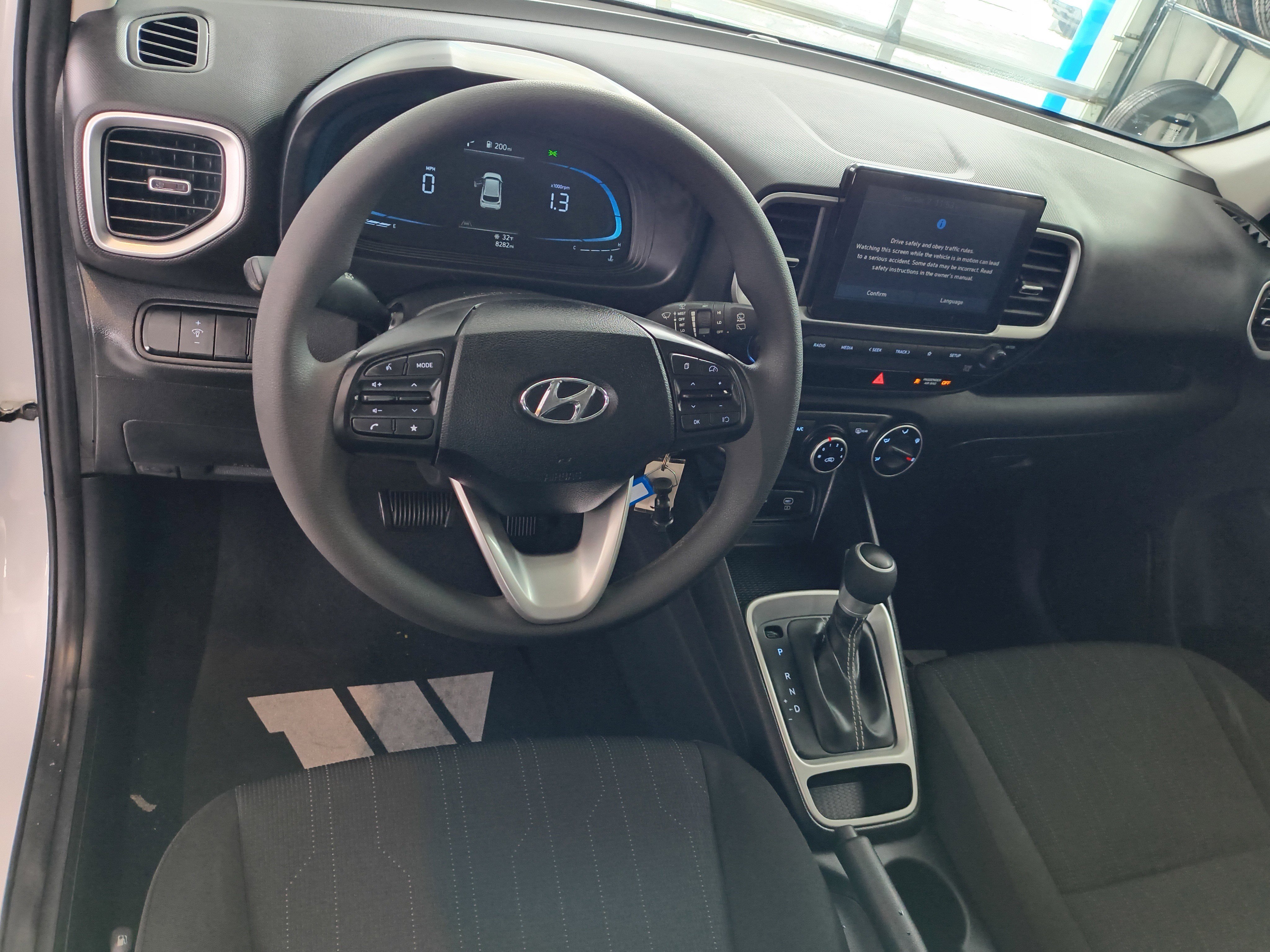 Used 2024 Hyundai Venue SE image 12