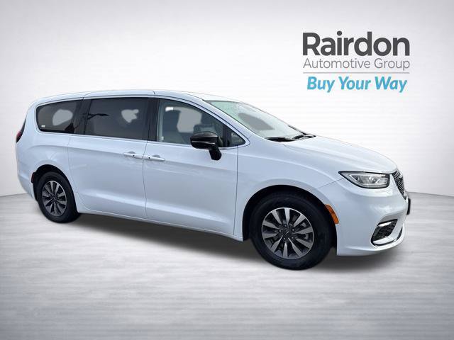 Used 2024 Chrysler Pacifica Limited