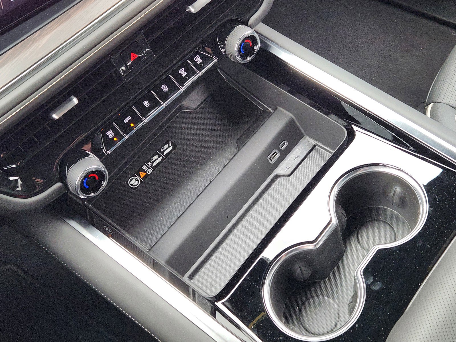 New 2026 Chevrolet Suburban Premier image 16