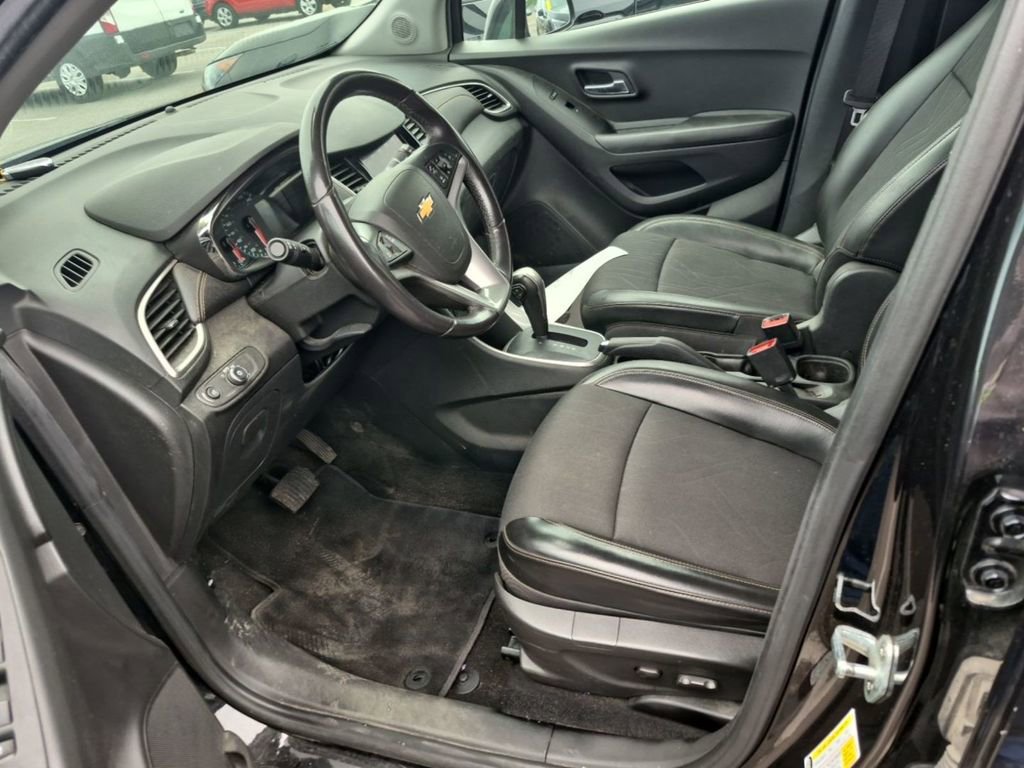 Used 2022 Chevrolet Trax LT w/ Driver Confidence Package AWD/4WD image 6