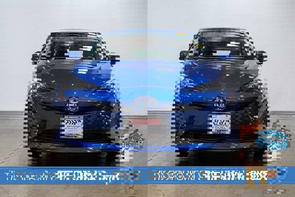 Used 2017 Toyota Prius Three image 2