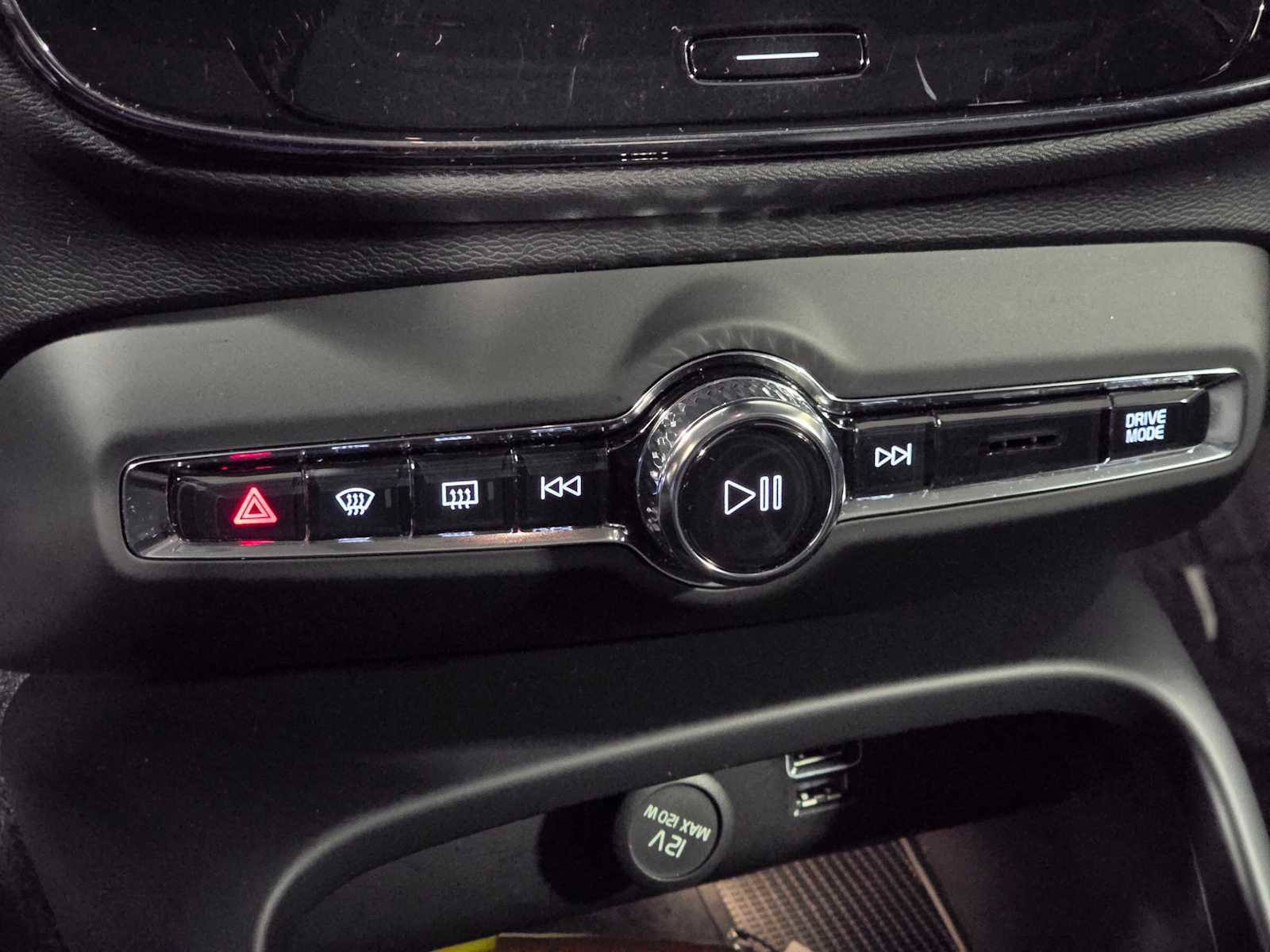 Used 2019 Volvo XC40 T5 Momentum image 18