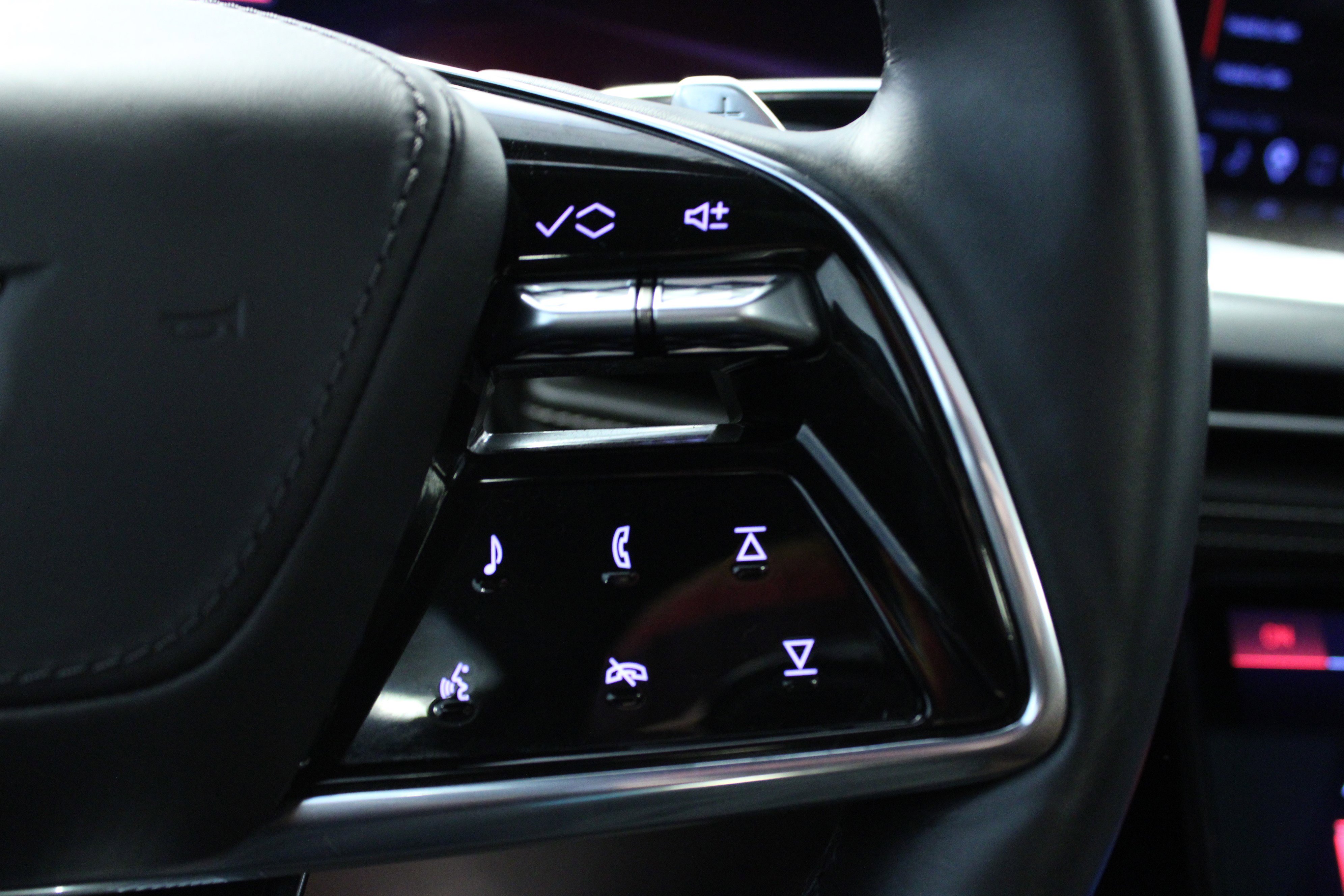 Used 2025 Cadillac Escalade V image 23