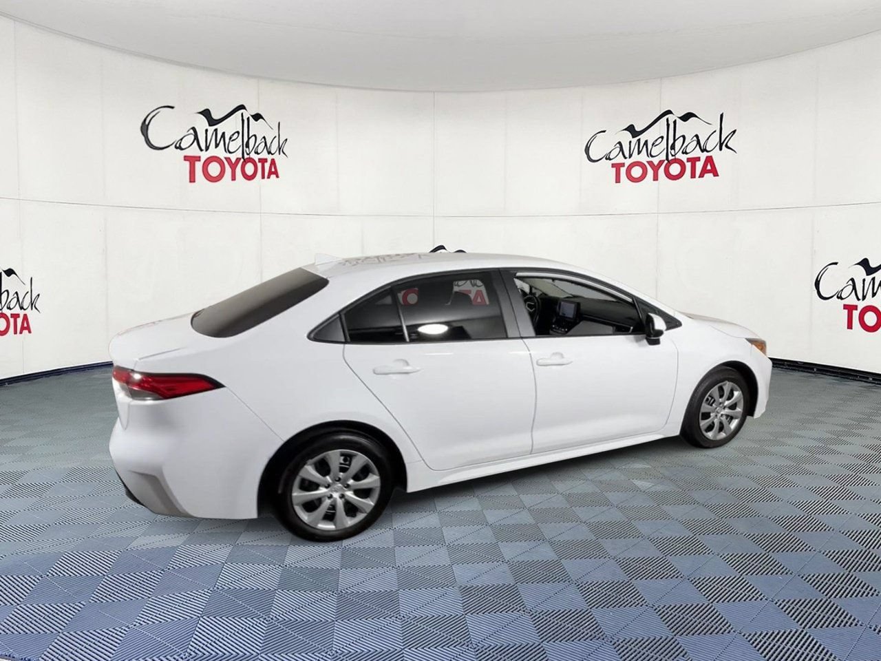 Used 2025 Toyota Corolla LE FWD image 3