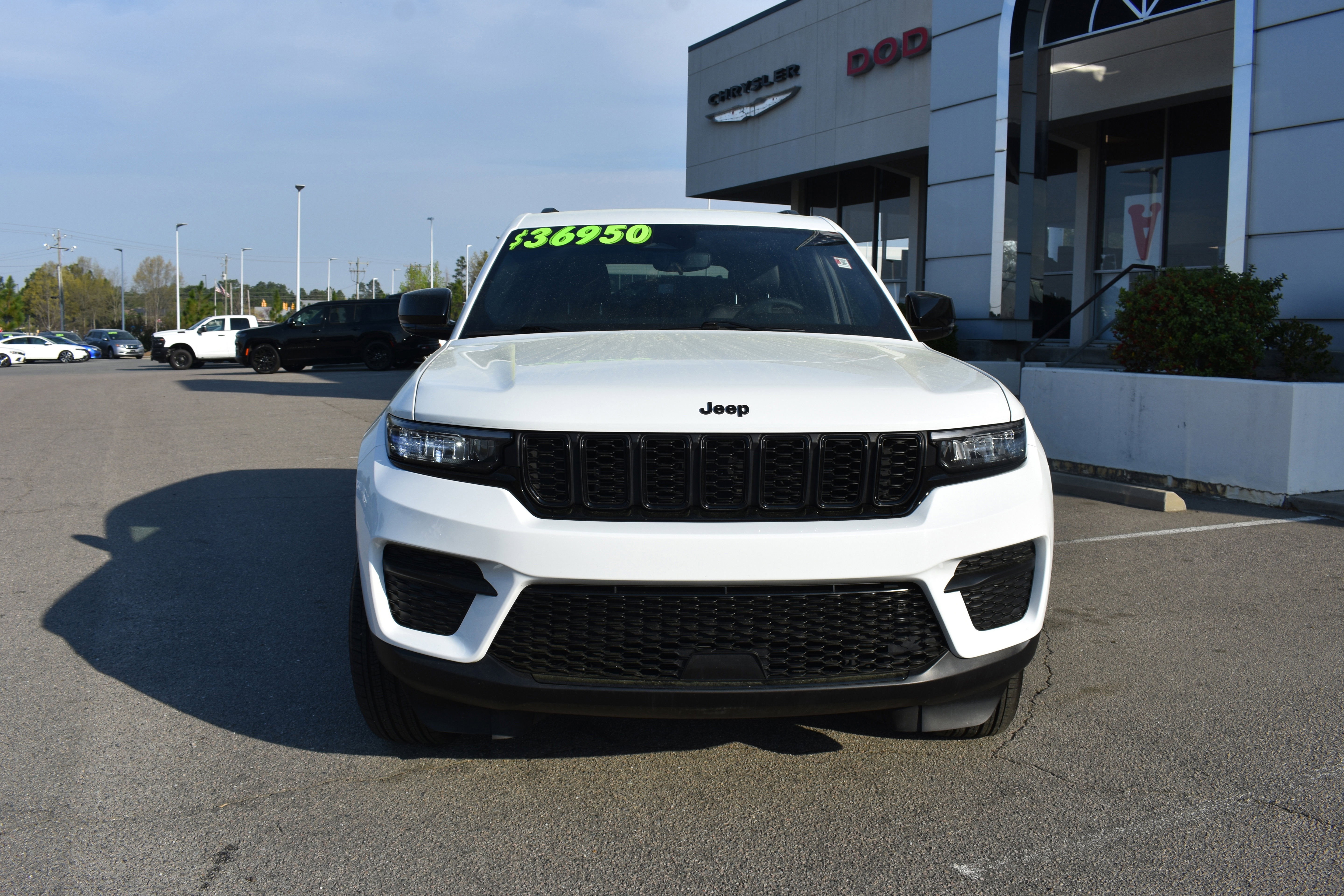 Used 2024 Jeep Grand Cherokee Altitude image 4