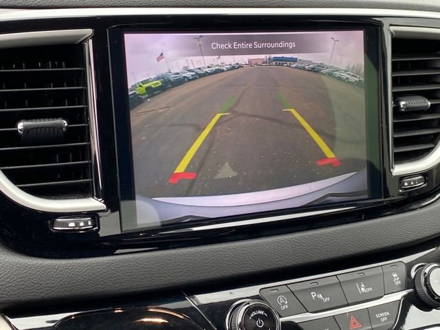 Used 2024 Chrysler Pacifica Touring-L image 11