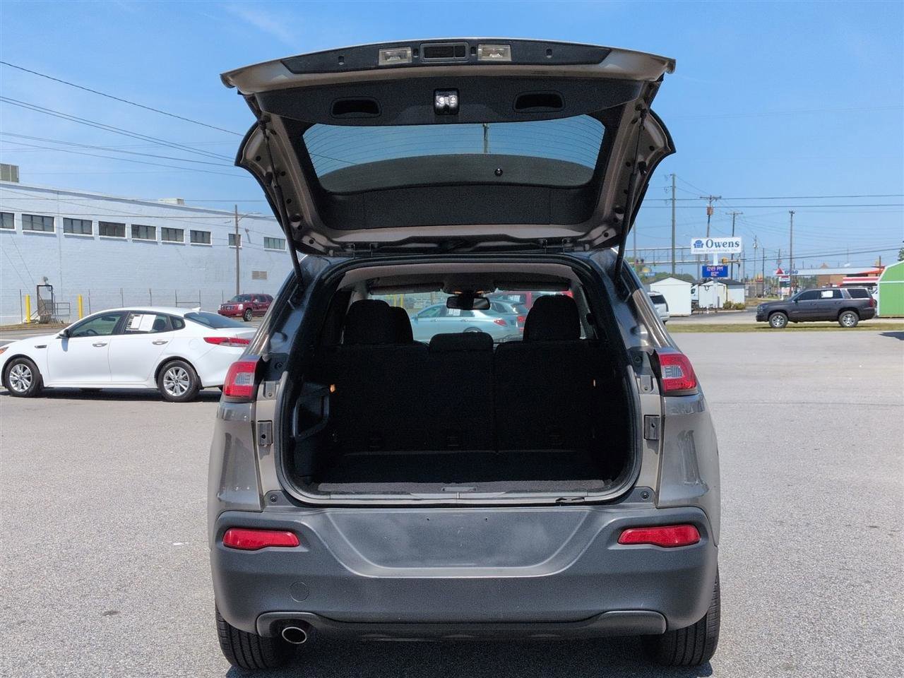 Used 2017 Jeep Cherokee Sport FWD image 30