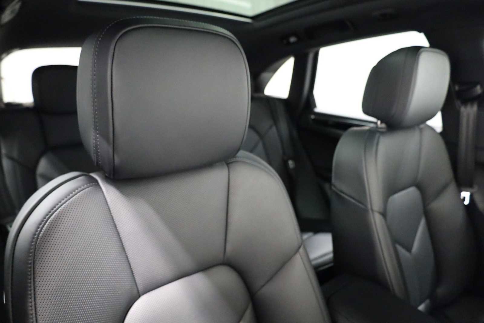 New 2026 Porsche Macan image 22