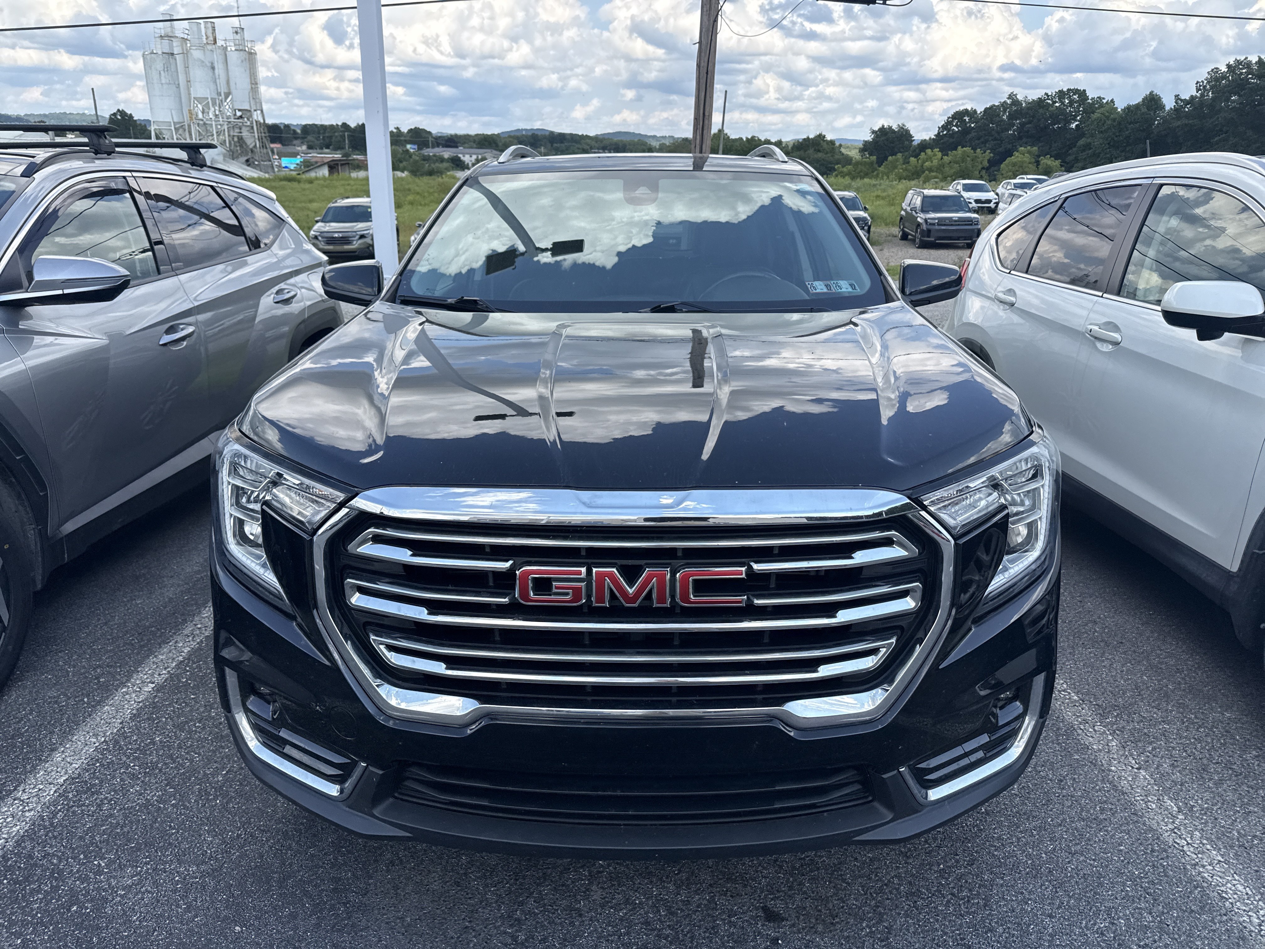 Used 2022 GMC Terrain SLT w/ Infotainment Package II AWD/4WD image 7