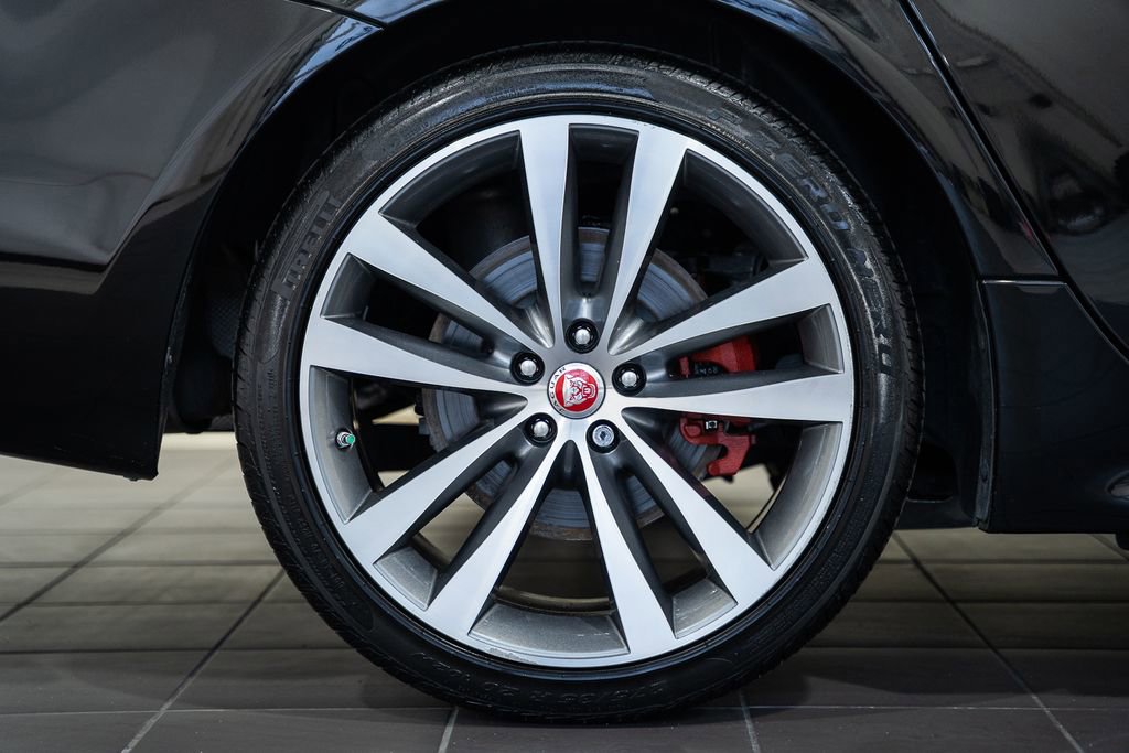 Used 2019 Jaguar XJ R-Sport image 23