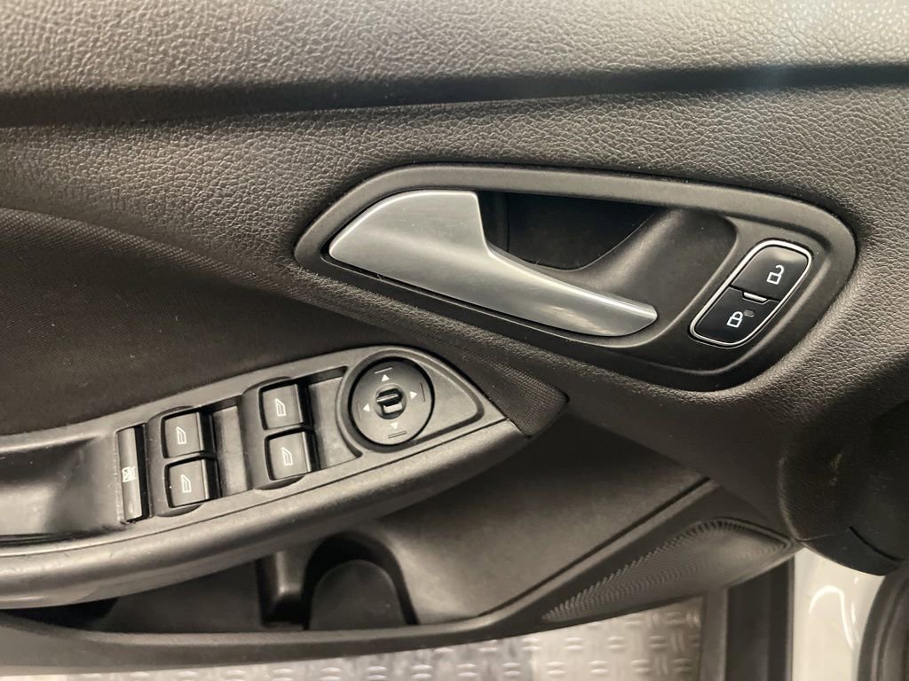 Used 2016 Ford Focus SE image 15