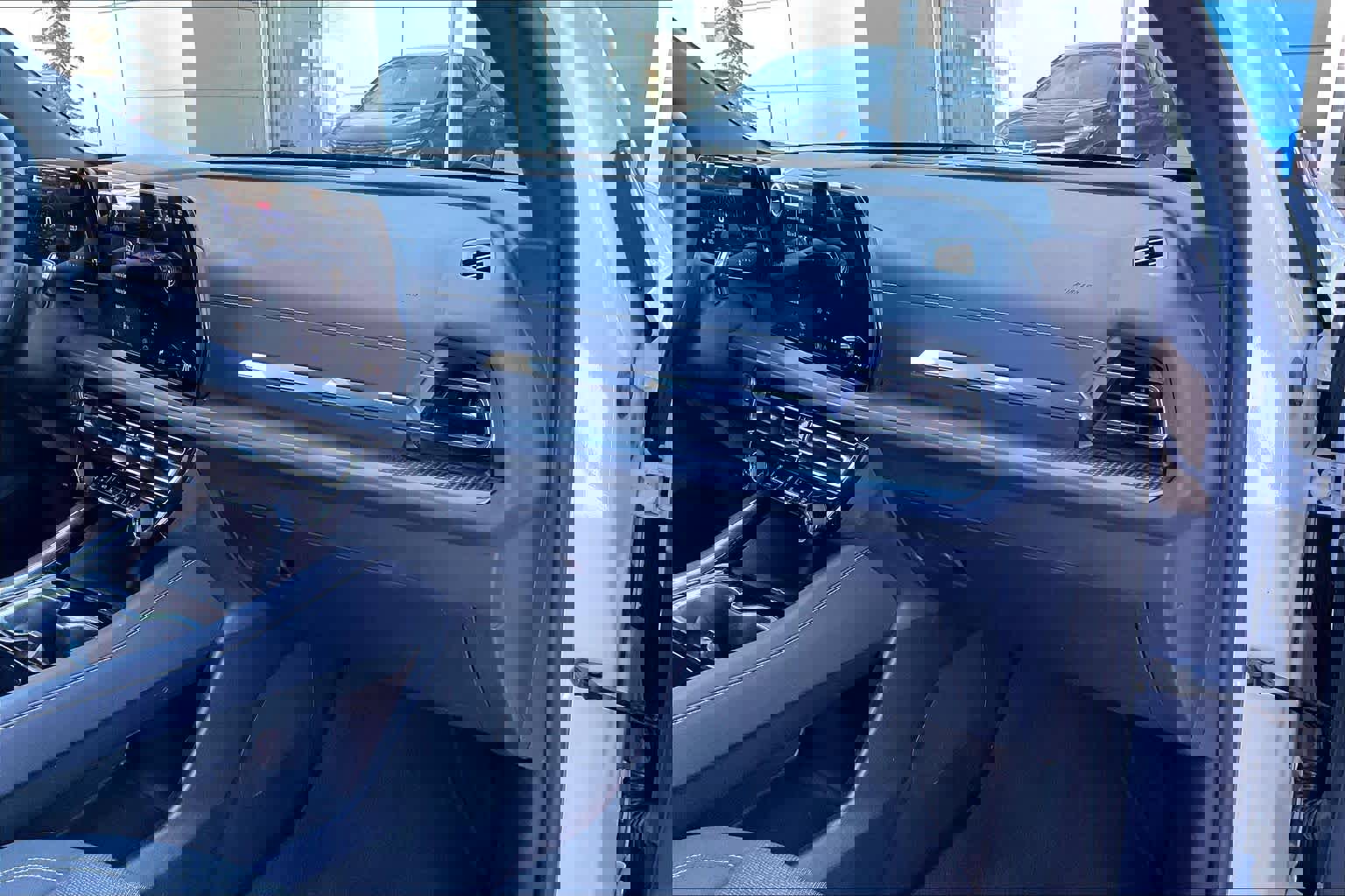 Certified 2025 Chevrolet Traverse LT image 18