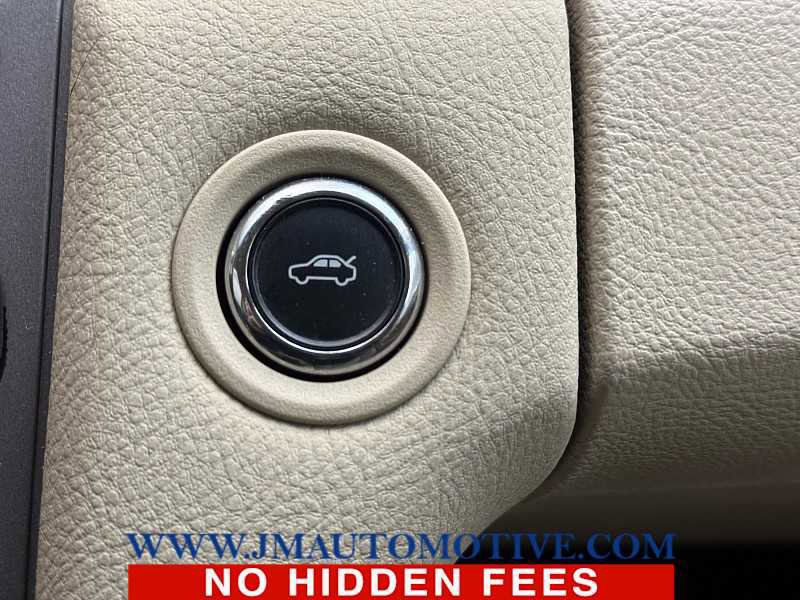 Used 2015 Ford Taurus SE image 32