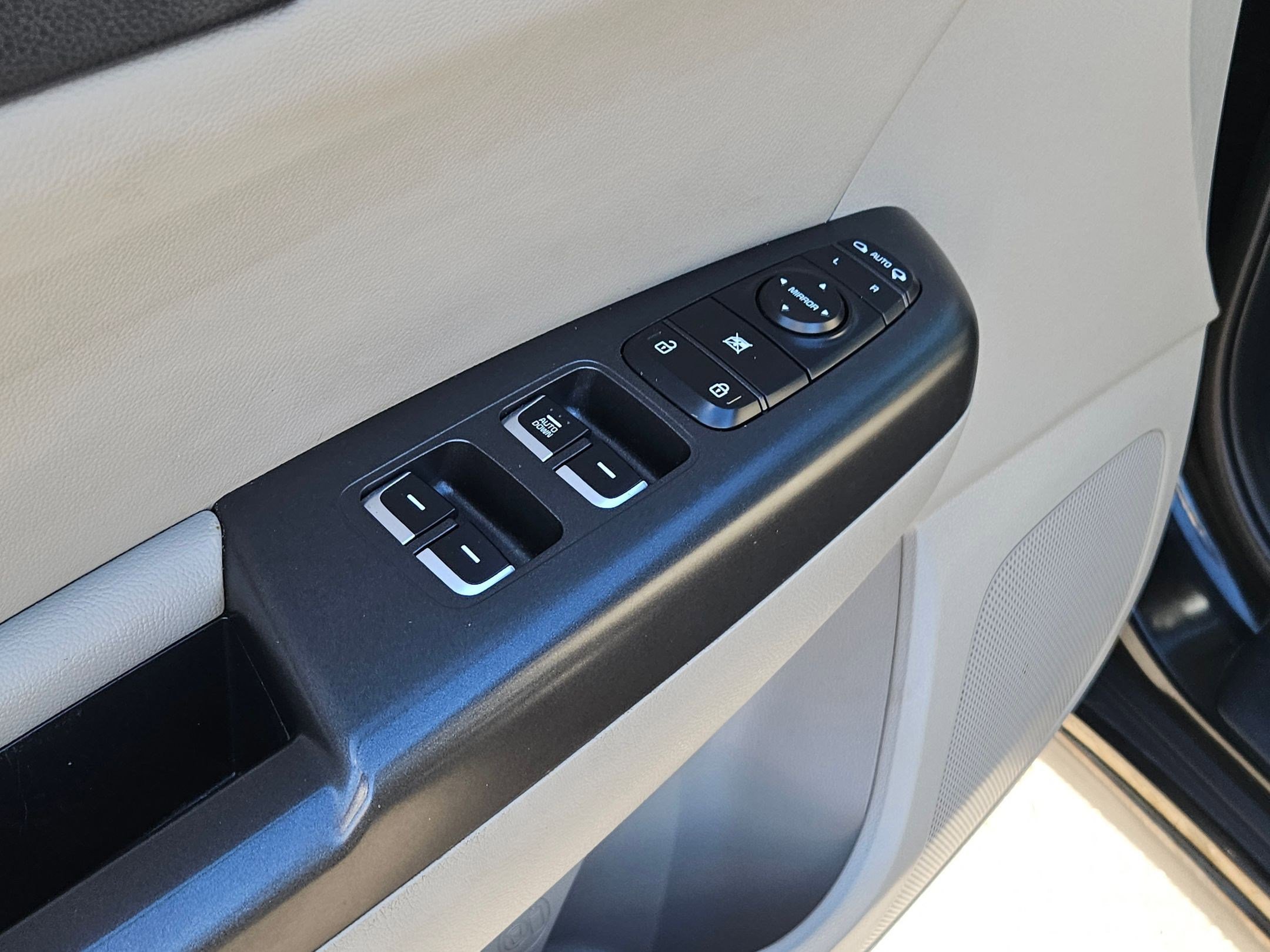 Used 2020 Kia Sportage S w/ S Sunroof Package image 12