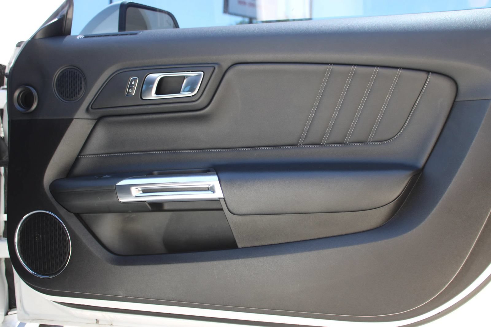 Used 2022 Ford Mustang Premium RWD image 13