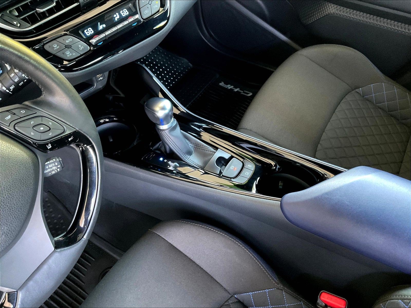 Used 2020 Toyota C-HR XLE FWD image 17