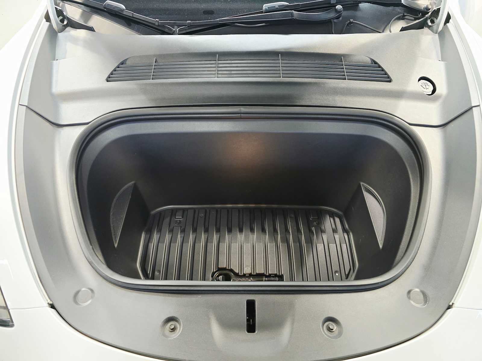 Used 2022 Tesla Model Y Performance AWD/4WD image 9